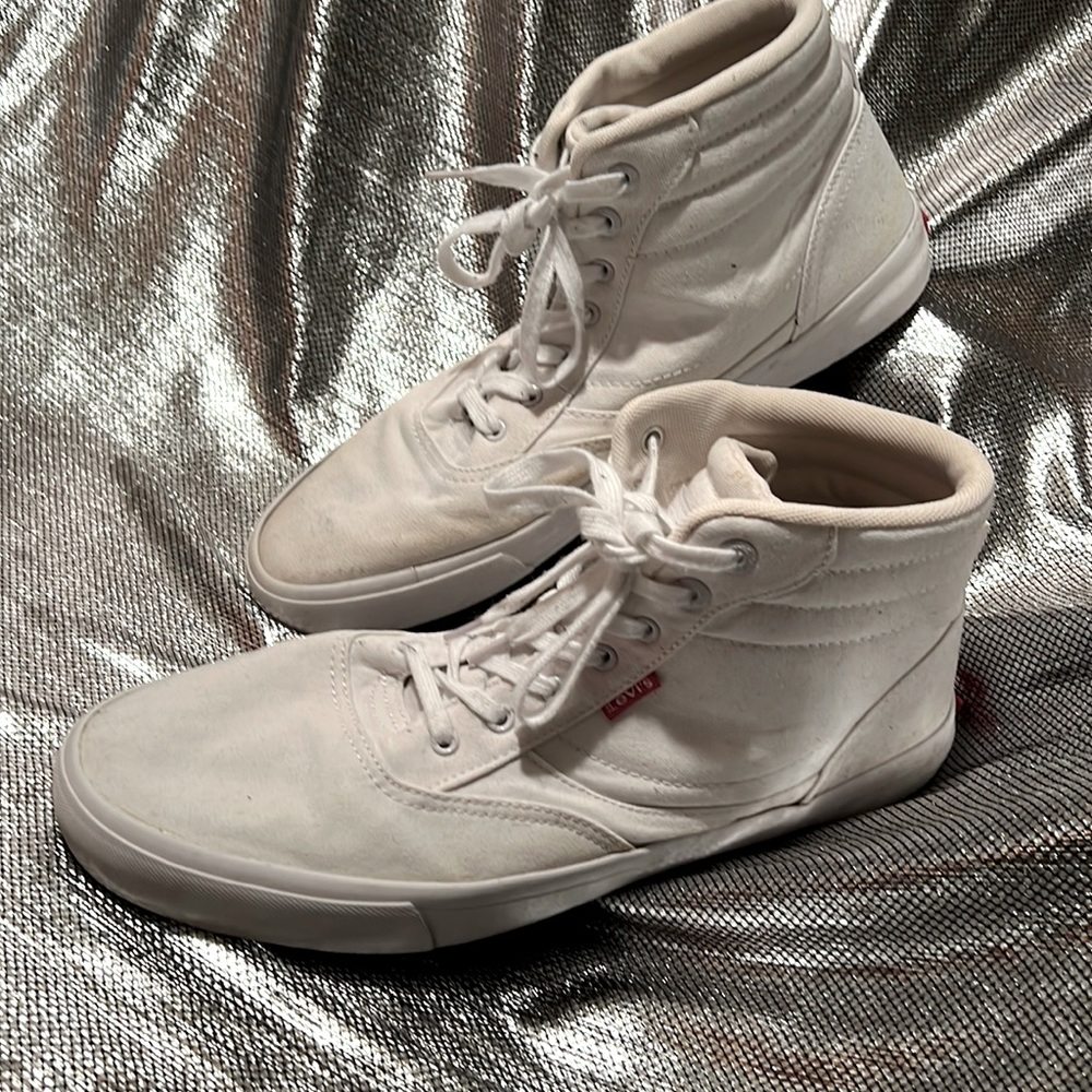 Mens Levi’s White Canvas Sneakers 👟 size 13 shoes have some stains, will clean!